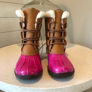 New Jessica Carlyle Gavin Girl Duck Boots Pink and Tan Size 2 .
